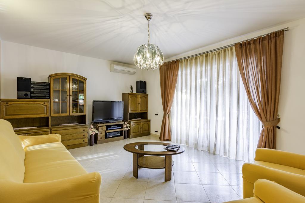 Apartmani Radmila Nova Vas  المظهر الخارجي الصورة